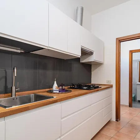 Apartment Donna Anna's House By Rentbeat *